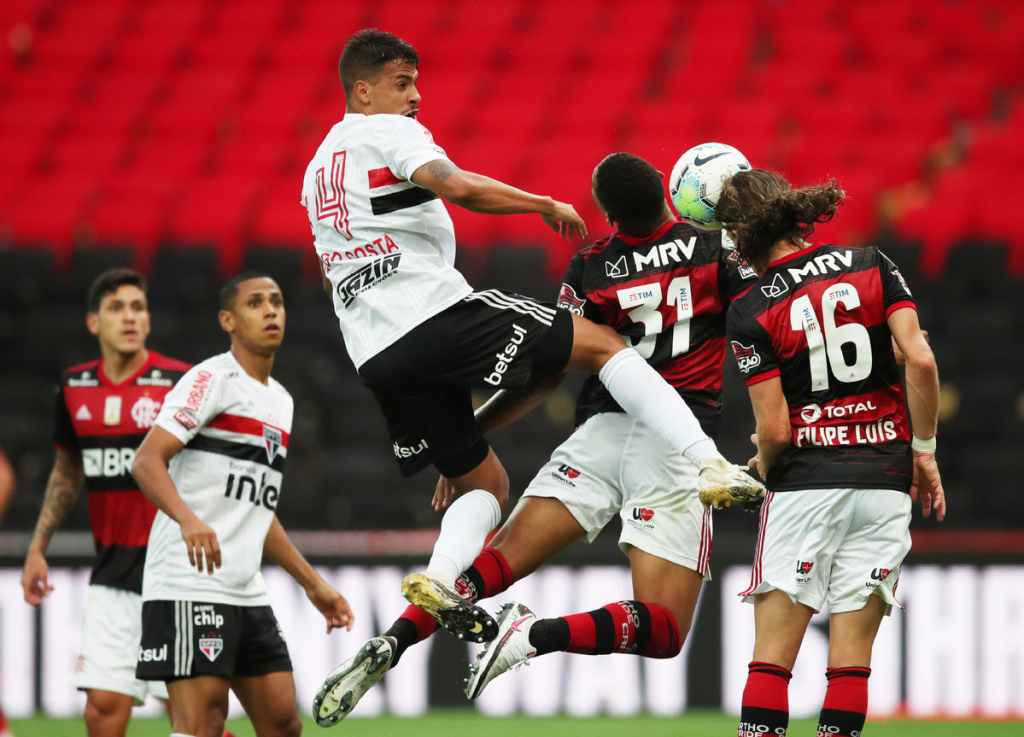 Jogos controversos na história do confronto entre São Paulo FC e Flamengo