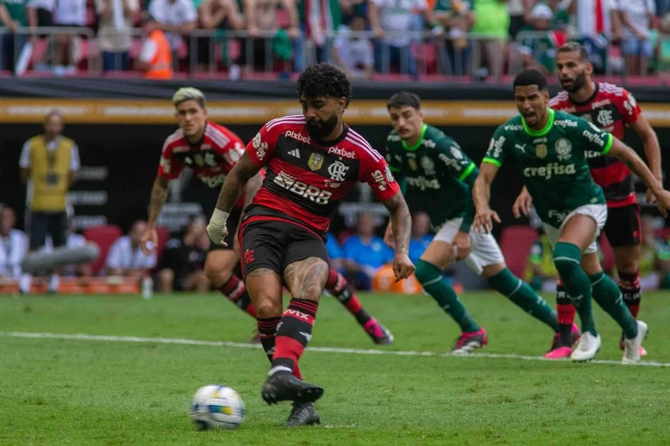 A diversidade e flexibilidade tática na equipe do Flamengo 