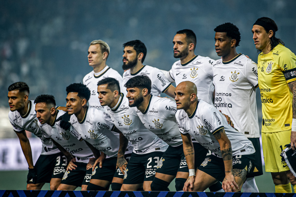 Corinthians duela contra o Cuiabá em busca de se manter no G4 do Brasileirão
